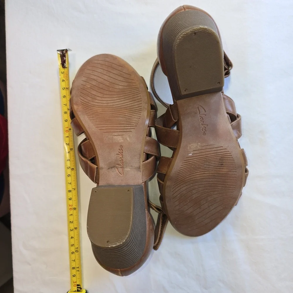Clarks Collection Women's Size 9 Brown Strappy Sandals • 2.9